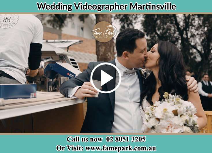 The new couple kissing Martinsville NSW 2265